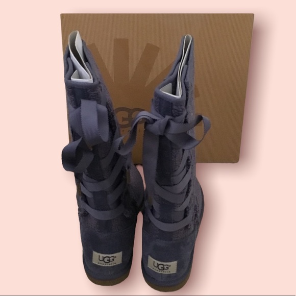UGG Woman Heirloom Lace Up Boots - Picture 3 of 7